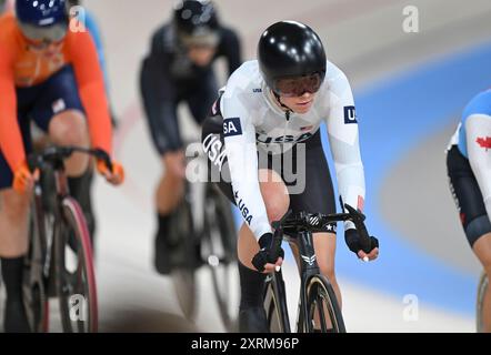 Parigi, Francia. 11 agosto 2024. Jennifer Valente degli Stati Uniti gareggia durante l'omnium femminile di pista di ciclismo ai Giochi Olimpici di Parigi del 2024 a Parigi, Francia, 11 agosto 2024. Crediti: HU Huhu/Xinhua/Alamy Live News Foto Stock