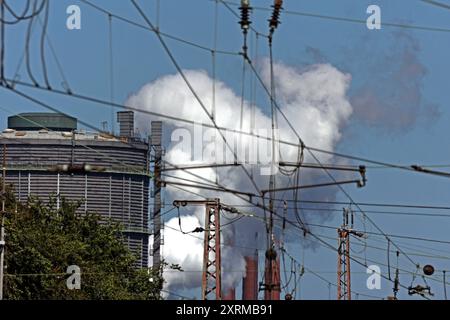 Kokereien im Ruhrgebiet die Kokerei Prosper des Betreibers ArcelorMittal mit einer großen Löschwolke über Bottrop Bottrop Nordrhein-Westfalen Deutschland *** impianti da coking nella regione della Ruhr ArcelorMittals Prosper con una grande nube estinguente sopra Bottrop Bottrop Renania settentrionale-Vestfalia Germania Foto Stock