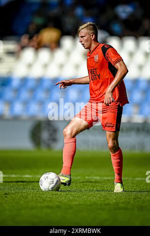 Doetinchem, Nederland. 11 agosto 2024. DOETINCHEM, 11-08-2024, Stadium De Vijverberg, olandese Keuken Kampioen Divisie Football, stagione 2024/2025, partita tra De Graafschap e Volendam. FC Volendam giocatore Milan de Haan credito: Pro Shots/Alamy Live News Foto Stock