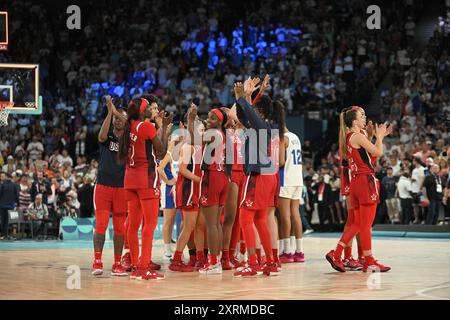 Parigi, Francia. 11 agosto 2024. Squadra statunitense alla medaglia d'oro femminile tra Francia e Stati Uniti durante le Olimpiadi di Parigi 2024 alla Bercy Arena di Parigi, in Francia, l'11 agosto 2024. Foto di Eliot Blondet/ABACAPRESS. COM credito: Abaca Press/Alamy Live News Foto Stock