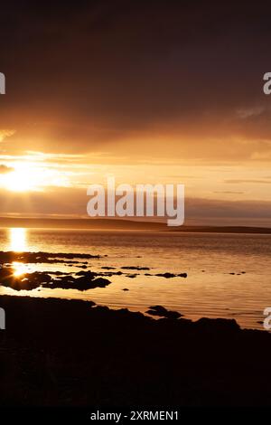 Tramonto su Stronsay a Midsummer, Orcadi, Scozia Foto Stock