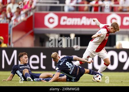 AMSTERDAM - (L-R) Simon Olsson di sc Heerenveen, Luuk Brouwers di sc Heerenveen, Kristian Hlynsson di Ajax durante l'incontro olandese Eredivisie tra Ajax Amsterdam e SC Heerenveen alla Johan Cruijff Arena l'11 agosto 2024 ad Amsterdam, Paesi Bassi. ANP | Hollandse Hoogte | MAURICE VAN STEEN Foto Stock