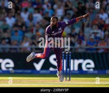 Manchester, Regno Unito. 11 agosto 2024; Old Trafford Cricket Ground, Manchester, Inghilterra; The Hundred Mens Cricket, Manchester Originals contro Northern Supercharger; Adil Rashid dei Northern Supercharger in azione bowling crediti: Action Plus Sports Images/Alamy Live News Foto Stock