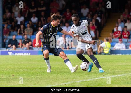 Southend Utd contro York City nel 2024-25 Vanarama National League at Roots Hall. Primo gioco sotto nuova proprietà COSU. Ollie Coker, Cameron John di York City Foto Stock