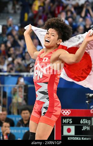 KIYOOKA Kotaro (JPN) Japan celebra la medaglia d'oro con la Japan Flag, Wrestling Men's Freestyle 65kg Final al Champ Mars, durante i Giochi Olimpici di Parigi 2024, 11 agosto 2024, Parigi, Francia. (Foto di Enrico Calderoni/AFLO SPORT) Foto Stock