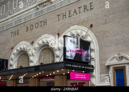 "The Roommate" Marquee al Booth Theatre di Times Square, New York City, USA 2024 Foto Stock