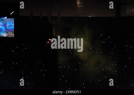 Il pianista Alain Roche durante la cerimonia di chiusura dei Giochi Olimpici di Parigi del 2024, allo Stade de France di Parigi. Data foto: Domenica 11 agosto 2024. Foto Stock