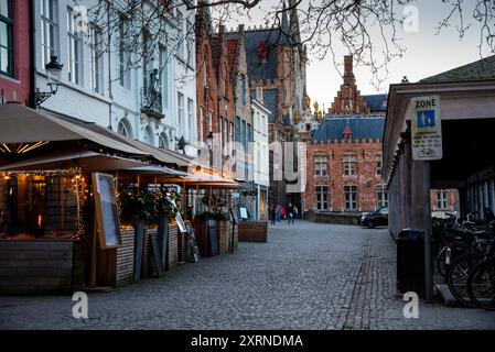 Edificio Liberty of Bruges del primo Rinascimento barocco e Blind Donkey Alley in Belgio. Foto Stock