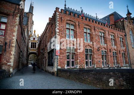 Edificio Liberty of Bruges del primo Rinascimento barocco e Blind Donkey Alley in Belgio. Foto Stock