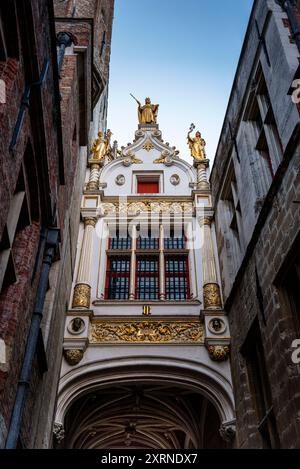 Edificio Liberty of Bruges del primo Rinascimento barocco e Blind Donkey Alley in Belgio. Foto Stock