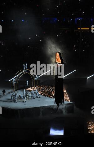 Parigi, Francia. 11 agosto 2024. Il pianista francese Alain Roche suona l'Hymne to Apollo durante la cerimonia di chiusura dei Giochi Olimpici di Parigi del 2024, allo Stade de France di Parigi, in Francia, l'11 agosto 2024. Foto di Eliot Blondet/ABACAPRESS. COM credito: Abaca Press/Alamy Live News Foto Stock