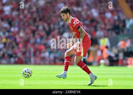 Liverpool, Regno Unito. 11 agosto 2024. Dominik Szoboszlai del Liverpool passa la palla durante l'amichevole pre-stagionale Liverpool vs Sevilla ad Anfield, Liverpool, Regno Unito, 11 agosto 2024 (foto di Cody Froggatt/News Images) a Liverpool, Regno Unito, l'11/8/2024. (Foto di Cody Froggatt/News Images/Sipa USA) credito: SIPA USA/Alamy Live News Foto Stock