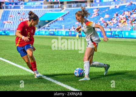 Jule Brand, DFB Frauen 16 competono per il pallone, tackle, duello, header, zweikampf, azione, lotta contro Oihane Hernandez, Spagna 5 alla medaglia di bronzo olimpica femminile GERMANIA - SPAGNA 1-0 allo Stade de Lyon di Lione il 9 agosto 2024 a Lione, Francia. Stagione 2024/2025 fotografo: Peter Schatz Foto Stock