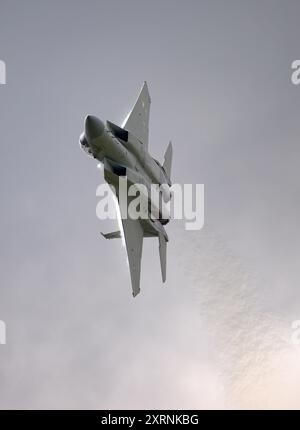 Boeing F-15QA Ababil durante l'esposizione con configurazione pulita presso il Royal International Air Tattoo 2024 Foto Stock