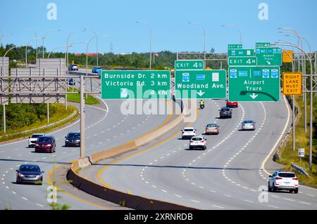 Highway 111, nota anche come "Circumferential Highway", una superstrada suburbana a Dartmouth, nuova Scozia, Canada Foto Stock