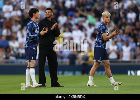 Londra, Regno Unito. 10 agosto 2024. Tottenham Hotspur i nuovi ingaggi Archie Gray, Dominic Solanke e Lucas Bergvall vengono introdotti durante l'amichevole di pre-stagione tra Tottenham Hotspur FC e FC Bayern Munchen allo stadio Tottenham Hotspur di Londra, Inghilterra, Regno Unito il 10 agosto 2024 Credit: Every Second Media/Alamy Live News Foto Stock