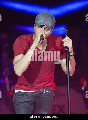 Londra, Regno Unito. 28 novembre 2014. Enrique Iglesias si esibisce sul palco della O2 Arena il 2014 novembre a Londra, Inghilterra, Regno Unito. Credito: S.A.M./Alamy Live News Foto Stock