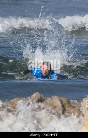 Huntington Beach, California, 9 agosto 2024. 9 agosto 2024, Huntington Beach, CA: La francese Tessa Thyssen partecipa al Round of 32 - Heat 2 all'annuale US Open of Surfing che si tiene questa settimana. (Credit Image: © Rich Schmitt/ZUMA Press Wire) SOLO PER USO EDITORIALE! Non per USO commerciale! Foto Stock