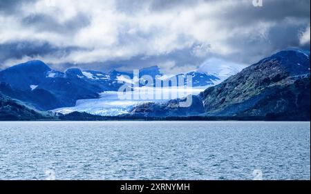 Vista panoramica del ghiacciaio di Yale nel College Fjord, Prince William Sound, Alaska Foto Stock