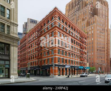 90 Hudson Street, Tribeca West Historic District, è un magazzino romanico del 1882 convertito in appartamenti. Foto Stock