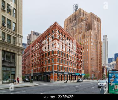 90 Hudson Street, Tribeca West Historic District, è un magazzino romanico del 1882 convertito in appartamenti. Foto Stock