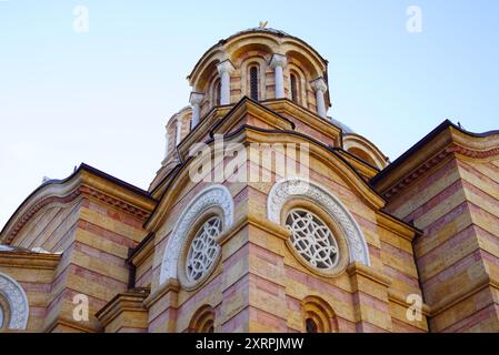 Primo piano della principale chiesa ortodossa di Banja Luka, la cattedrale di Cristo Salvatore, costruita in stile bizantino, in Bosnia ed Erzegovina Foto Stock