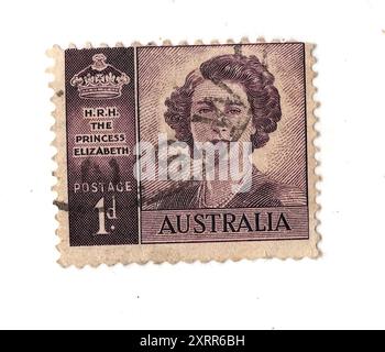 Un francobollo vintage Queen Elizabeth II dall'Australia su sfondo bianco. Foto Stock