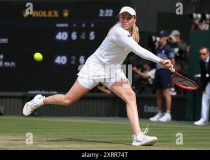 Tennista croata donna Vekic in azione ai Campionati di Wimbledon 2024, Londra, Inghilterra. Foto Stock