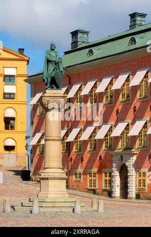 La statua di Birger Jarl è una statua raffigurante il conte svedese e il reggente Birger Jarl. La statua si trova in piazza Birger Jarls su Riddarholmen a Stockhol Foto Stock