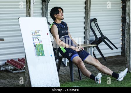 Lier, Belgio. 12 agosto 2024. Koki Machida dell'Unione raffigurato durante una sessione di allenamento della squadra di calcio belga Royale Union Saint-Gilloise, lunedì 12 agosto 2024 a Lier. La squadra si sta preparando per la partita di domani contro il cecoslovacco Slavia Praga, nella tappa di ritorno del terzo turno di qualificazione per la UEFA Champions League. Praga ha vinto la partita di andata 3-1. BELGA PHOTO BRUNO FAHY credito: Belga News Agency/Alamy Live News Foto Stock