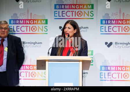 Il deputato laburista Preet Kaur Gill (a destra) ha mantenuto il seggio di Birmingham Edgbaston alle elezioni generali del 2024. È membro del Parlamento dal 2017. Foto Stock