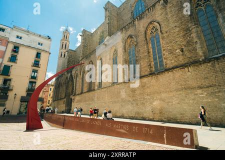 Barcellona, Spagna - 10 febbraio 2024 Memoriale per le persone morte durante l'assedio di Barcellona del 1713-1714. Placa del Fossar de les Moreres. Alta qualità Foto Stock