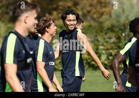 Lier, Belgio. 12 agosto 2024. Koki Machida dell'Unione raffigurato durante una sessione di allenamento della squadra di calcio belga Royale Union Saint-Gilloise, lunedì 12 agosto 2024 a Lier. La squadra si sta preparando per la partita di domani contro il cecoslovacco Slavia Praga, nella tappa di ritorno del terzo turno di qualificazione per la UEFA Champions League. Praga ha vinto la partita di andata 3-1. BELGA PHOTO BRUNO FAHY credito: Belga News Agency/Alamy Live News Foto Stock