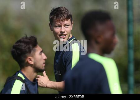 Lier, Belgio. 12 agosto 2024. Mathias Rasmussen dell'Unione raffigurato durante una sessione di allenamento della squadra di calcio belga Royale Union Saint-Gilloise, lunedì 12 agosto 2024 a Lier. La squadra si sta preparando per la partita di domani contro il cecoslovacco Slavia Praga, nella tappa di ritorno del terzo turno di qualificazione per la UEFA Champions League. Praga ha vinto la partita di andata 3-1. BELGA PHOTO BRUNO FAHY credito: Belga News Agency/Alamy Live News Foto Stock