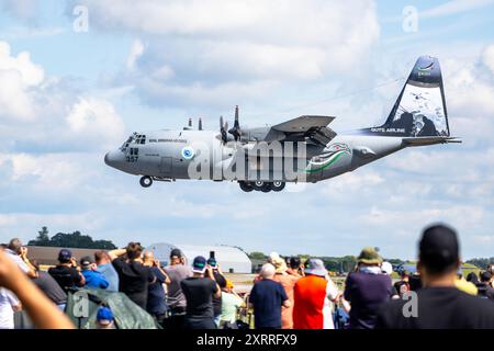 Royal Jordanian Air Force - Lockheed C-130H Hercules, in arrivo alla RAF Fairford per prendere parte allo spettacolo statico al RIAT 2024. Foto Stock