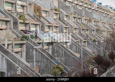 Facciata della tenuta di Alexandra Road, architettura brutalista a Londra, Inghilterra Foto Stock