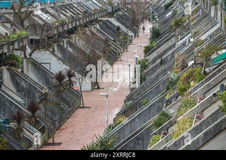 Facciata della tenuta di Alexandra Road, architettura brutalista a Londra, Inghilterra Foto Stock