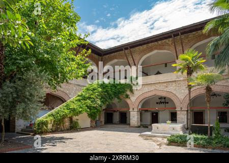 Aydin, Turchia - 4 luglio 2024: Okuz Mehmed Pasha caravanserai a Kusadasi Foto Stock