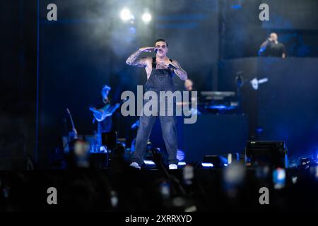 Napoli, Italia. 21 giugno 2024. Il rapper italiano Geolier, si è esibito dal vivo allo Stadio Maradona di Napoli. (Foto di Andrea Gulí/SOPA Images/Sipa USA) credito: SIPA USA/Alamy Live News Foto Stock