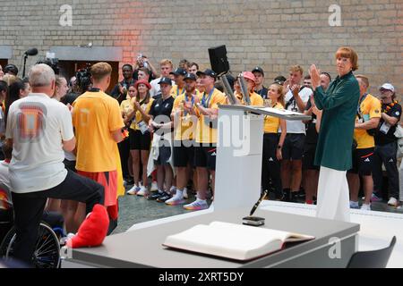 Empfang der Deutschen Olympia Mannschaft 2024 in Koeln Oberbuergermeisterin Heriette Reker bei ihrer Rede beim Empfang der Deutschen Olympia Mannschaft 2024 am Rathaus Koeln Koeln, 12.08.2024 Koeln Nordrhein-Westfalen Deutschland *** accoglienza della squadra olimpica tedesca 2024 a Colonia il sindaco Heriette Reker durante il suo discorso alla reception della squadra olimpica tedesca 2024 al Municipio di Colonia Colonia, 12 08 2024 Colonia Renania settentrionale-Vestfalia Germania Foto Stock