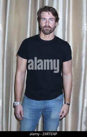 Circa il 3 agosto 2024. Josh Kelly agli arrivi per il General Hospital fan Club Event, Embassy Suites by Hilton Los Angeles Glendale, Glendale, CA, 3 agosto 2024. Crediti: Priscilla Grant/Everett Collection/Alamy Live News Foto Stock