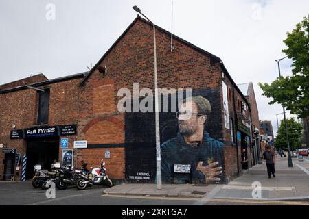 Una vista generale (GV) del Klopp Art Wall dell'artista di graffiti Akse in Jamaica Street nel Baltic Triangle, Liverpool, Gran Bretagna. Il murale rende omaggio Foto Stock