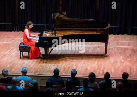La celebre pianista canadese Angela Hewitt suona pezzi di JS Bach e Beethoven nella sala concerti St George di Bristol, nel Regno Unito, come parte della loro serie di concerti ed eventi musicali BEETHOVEN 250 Celebration. Foto Stock