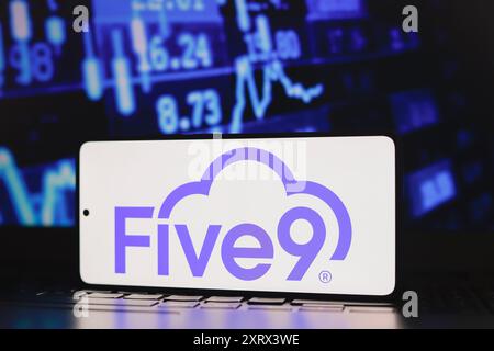 Paraguay. 12 agosto 2024. In questa immagine, il logo Five9, Inc. Viene visualizzato sullo schermo di uno smartphone. Credito: SOPA Images Limited/Alamy Live News Foto Stock