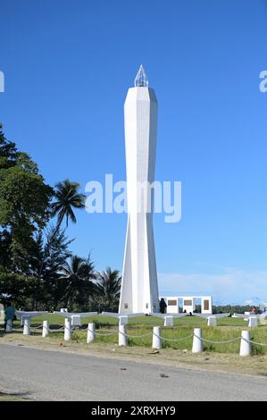 PAPUA NUOVA GUINEA, Madang, faro di Kalibobo, Coastwatchers Memorial costruito nel 1959 come memoriale per i soldati australiani che hanno perso la vita durante la seconda guerra mondiale / PAPUA NEUGUINEA, Madang, Kalibobo Leuchtturm, Coastwatchers Memorial, 1959 gebaut Foto Stock