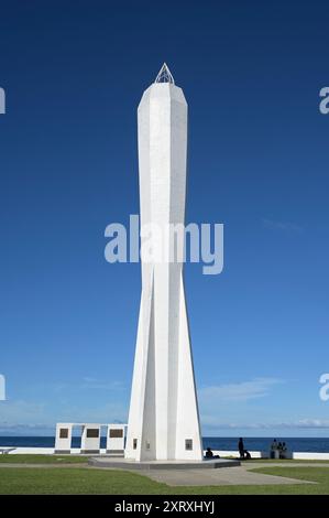 PAPUA NUOVA GUINEA, Madang, faro di Kalibobo, Coastwatchers Memorial costruito nel 1959 come memoriale per i soldati australiani che hanno perso la vita durante la seconda guerra mondiale / PAPUA NEUGUINEA, Madang, Kalibobo Leuchtturm, Coastwatchers Memorial, 1959 gebaut Foto Stock