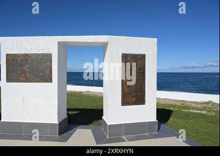 PAPUA NUOVA GUINEA, Madang, faro di Kalibobo, Coastwatchers Memorial costruito nel 1959 come memoriale per i soldati australiani che hanno perso la vita durante la seconda guerra mondiale / PAPUA NEUGUINEA, Madang, Kalibobo Leuchtturm, Coastwatchers Memorial, 1959 gebaut Foto Stock