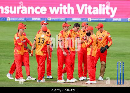 Birmingham, Regno Unito. 12 agosto 2024. Chris Wood di Birmingham Phoenix (quarta destra) rivendica il wicket di Rovman Powell di Trent Rockets di lbw durante il Hundred Women's Match tra Birmingham Phoenix e Trent Rockets all'Edgbaston Cricket Ground, Birmingham, Inghilterra, il 12 agosto 2024. Foto di Stuart Leggett. Solo per uso editoriale, licenza richiesta per uso commerciale. Non utilizzare in scommesse, giochi o pubblicazioni di singoli club/campionato/giocatori. Crediti: UK Sports Pics Ltd/Alamy Live News Foto Stock