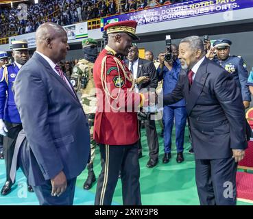 Il presidente della transizione, Brice Clotaire Oligui Nguema durante l'apertura del dialogo Nazionale inclusivo al Palais des Sports di Libreville, 2 aprile 2024. Foto Stock