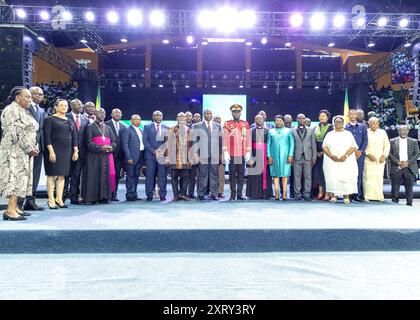 Il presidente della transizione, Brice Clotaire Oligui Nguema durante l'apertura del dialogo Nazionale inclusivo al Palais des Sports di Libreville, 2 aprile 2024. Foto Stock